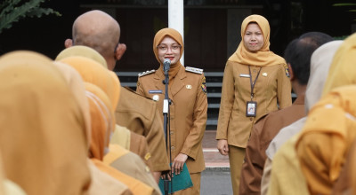 Mbak Vinanda Serahkan SK Kenaikan Pangkat, Tekankan Integritas dan Kode Etik ASN