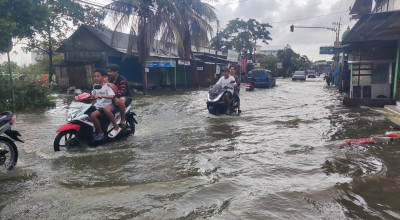Banjir Rendam Jalur Utama Mudik dan Objek Wisata Pantura Lamongan