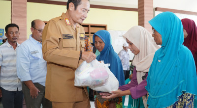 Salurkan Bansos Banjir Tahap 2, Bupati Lamongan Apresiasi Langkah Mitigasi