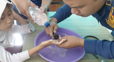 Cincin Mainan Tak Bisa Dilepas, Jari Murid SD di Kediri Bengkak hingga Dievakuasi Damkar