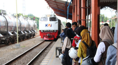 Mudik Lebaran 2026: Penumpang Kereta Api di Stasiun Lamongan Mulai Meningkat