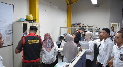 Kejari Tanjung Perak Geledah PD Pasar Surya, Sita Ratusa Dokumen