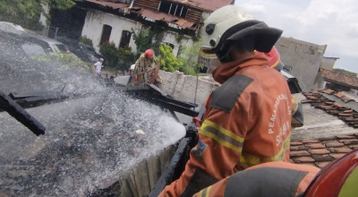 Ditinggal Kerja, Rumah di Wonokromo Hangus Terbakar