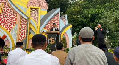 Khutbah Salat Id Balai Kota Surabaya: Singgung Pencurian Besi Suramadu-Perang Dunia