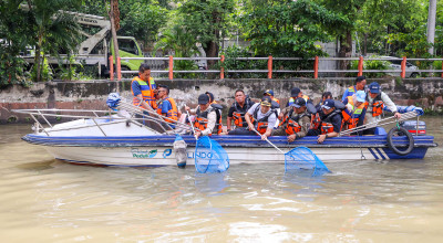 PDAM Surabaya Galakkan Indonesia Asri Saat Bersih Sungai Kalimas