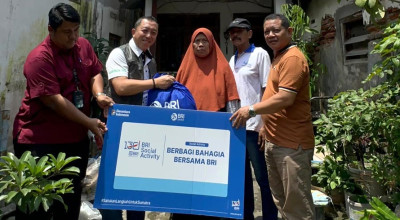 Ringankan Beban Warga, BRI Region 12 Surabaya Bagikan Sembako Ramadan