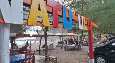 Pantai Watu Ulo-Papuma Jember Diserbu Ribuan Wisatawan Saat Libur Lebaran