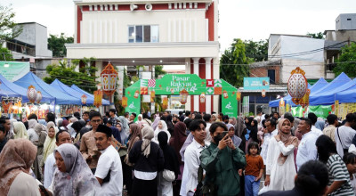 Pasar Rakyat EcoFest UMSURA: Belanja Tanpa Plastik, Berhadiah Umroh