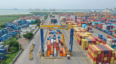 TPS Siagakan E-RTG Baru Amankan Arus Logistik Idul Fitri 1447 H