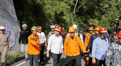 Wagub Emil Tinjau Longsor di Trenggalek, Libatkan Ahli Geologi Dalam Penanganan