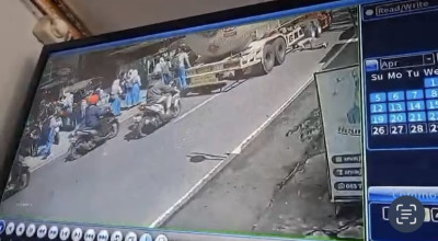 Pria di Kediri Tiba-tiba Masuk Kolong Truk Pertamina, Depresi Ditinggal Ibu Meninggal