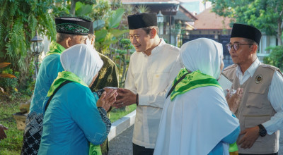 Pemkab Lamongan Lepas Ribuan CJH Menuju Asrama Haji Surabaya
