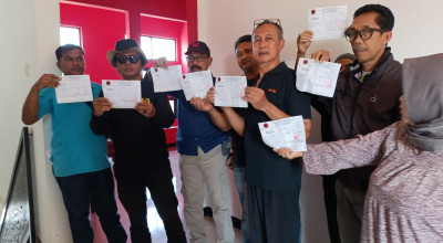Patuhi Intruksi Partai, Puluhan Kader PDIP Tulungagung Kembalikan Atribut