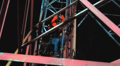 Aksi Penyelamatan Pemuda Panjat Tower 20 Meter di Sidoarjo Berjalan Alot