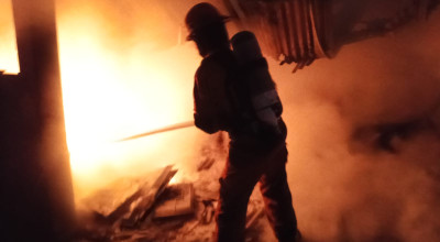Gudang Penyimpanan Elektronik di Rumah Warga Dupak Surabaya Terbakar