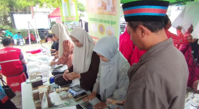 Persiapan Haji 2026: Calon Jamaah Asal Lamongan Serbu Penukaran Uang Riyal