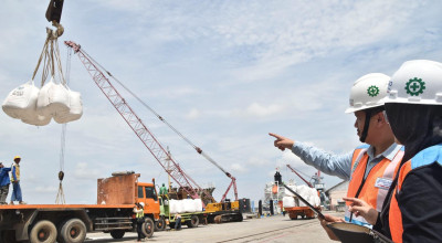 Dukung Petani, PTP Nonpetikemas Percepat Distribusi Bahan Baku Pupuk