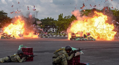 Aksi Serangan Kilat Brigif 2 Marinir Lumpuhkan Musuh di Karangpilang