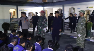 Razia Dadakan Tengah Malam di Rutan Kraksaan, Petugas Sita Benda Ini