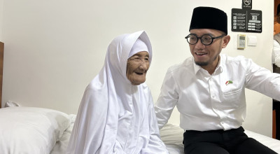 Wamenhaj Dahnil Anzar Sambangi Jemaah Tertua Indonesia Asal Kediri