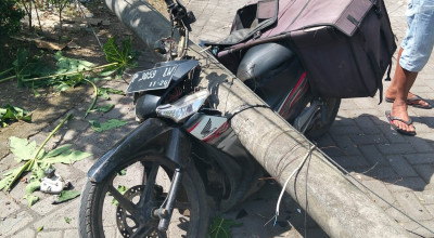 Niat Antar Pesanan, Pedagang Ayam di Jember Tewas Tertimpa Tiang Listrik