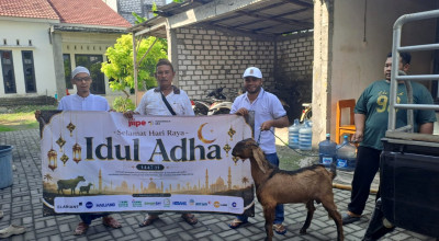 JIIPE Peduli Bagikan Puluhan Hewan Kurban ke Masyarakat Gresik