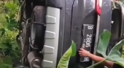 Ngantuk di Jalur Gumitir Jember, Mobil SUV Terjun ke Jurang Sedalam 15 Meter