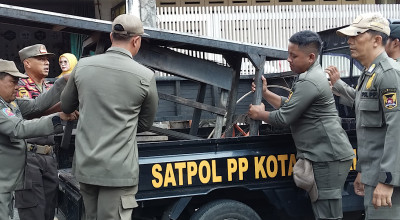Tim Gabungan Tertibkan PKL di Trotoar Jalan Sam Ratulangi Kota Kediri