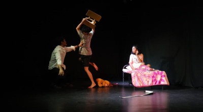 Petra Theatre Angkat Trauma Pelecehan Pria lewat “The Chain”