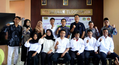 8 Warga Gresik Peroleh Beasiswa Sekolah Kejar Paket B dan C Dalam Program PINTAS