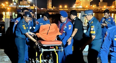 Perahu Angkut Besi Tua Tenggelam di Gresik, Pencarian ABK Hilang Masih Dilakukan