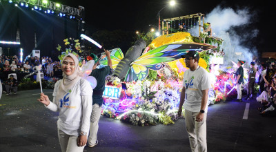 Foto: Parade Bunga dan Spot Light Surabaya Vaganza 2026