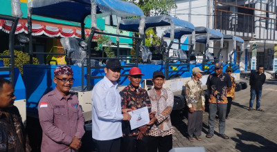 Dorong Produktivitas, Petani Lamongan Terima Bantuan Alat dan Mesin Pertanian