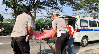 Gagal Nyalip, Pemotor Asal Bojonegoro Tewas Terlindas Truk di Lamongan