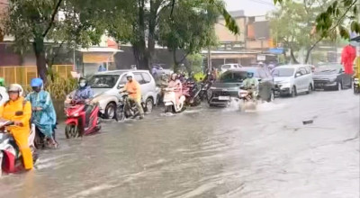 Anomali Cuaca! Masuk Musim Kemarau, Surabaya Malah Dikepung Banjir
