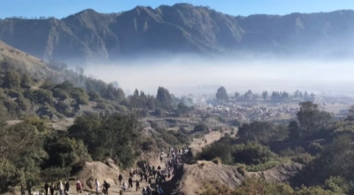 Merawat Tradisi Leluhur, Ribuan Warga Tengger Gelar Yadnya Kasada di Bromo