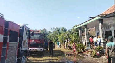 Rumah Guru di Jember Terbakar Saat Sedang Mengajar, Warga Panik