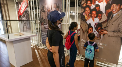 Melihat Jejak Soekarno di Surabaya Melalui Pameran "Aku Arek Suroboyo"