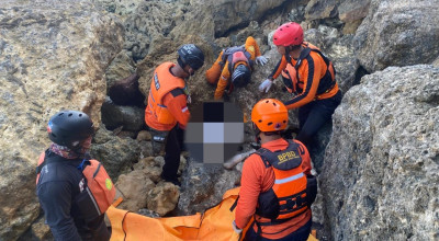 Jenazah Santriwati Asal Kediri yang Terseret Ombak di Blitar Ditemukan