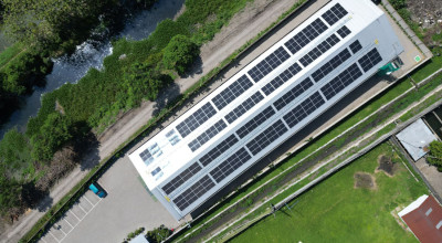 APL Resmikan PLTS Atap di Sidoarjo, Pangkas Emisi 264 Ton per Tahun