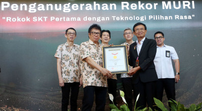 Pertama di Indonesi, Wismilak Kretek Slim Klik Pecahkan Rekor MURI