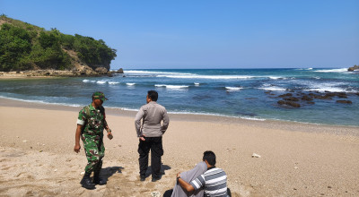 Santriwati Asal Kediri Hilang Terseret Ombak di di Pantai Pangi Blitar