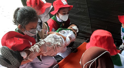 Unitomo dan PMI Surabaya Latih 1.400 Anggota PMR Hadapi Bencana dan Krisis Iklim