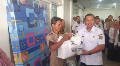 Dinas Sosial Tulungagung salurkan Bansos Kemensos RI ke Ratusan Masyarakat