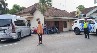 Satlantas Polres Tulungagung Tilang Truk Besar yang Nekat Masuk Jalur Alternatif