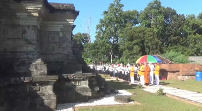 Umat Buddha di Tulungagung Ikuti Ritual Atthami Puja di Candi Sanggrahan