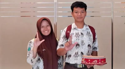 Pelajar Lamongan Sulap Enceng Gondok Jadi Songkok Bernilai Ekonomis