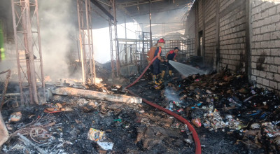 Gudang Rongsokan di Lamongan Ludes Terbakar, Kerugian Ditaksir Capai Rp 1 Milyar