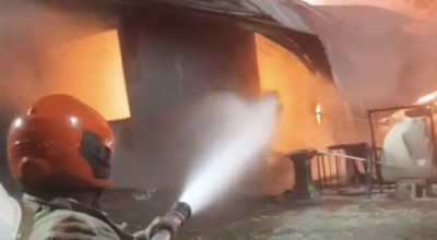 Diduga Dipicu Kebocoran LPG, Satu Rumah dan Tiga Lapak di Dukuh Kupang Terbakar