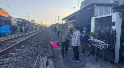 Terekam CCTV, Kakek 77 Tahun di Malang Tewas Usai Sengaja Tiduran di Rel Kereta